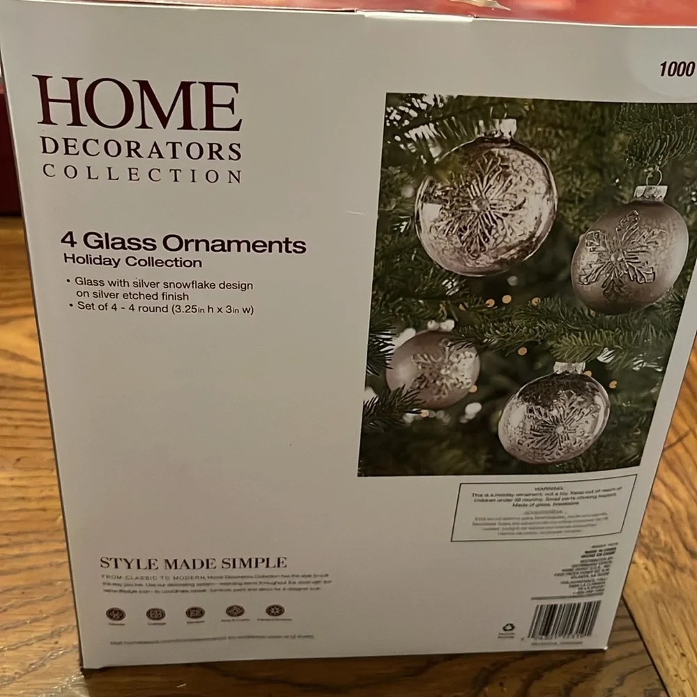 Home Deocrators Collection glass ornaments, 12 in total‎